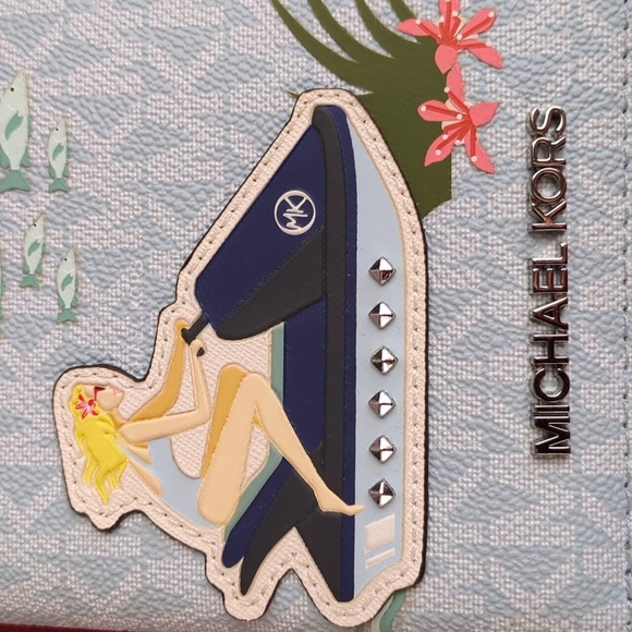 Michael Kors Jet Set Girls Passport Case - Picture 4 of 13